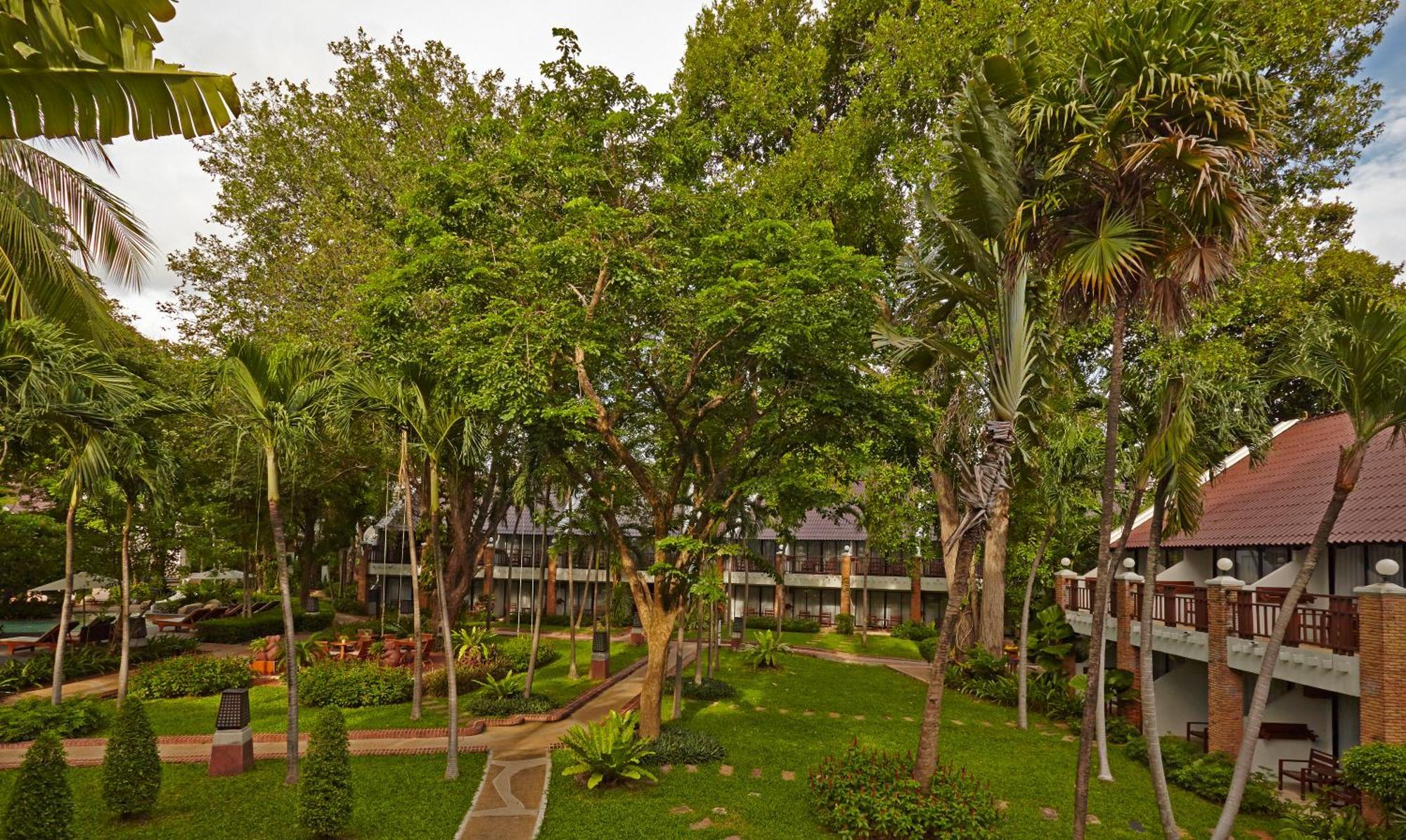 Woodlands Hotel And Resort Паттайя Экстерьер фото