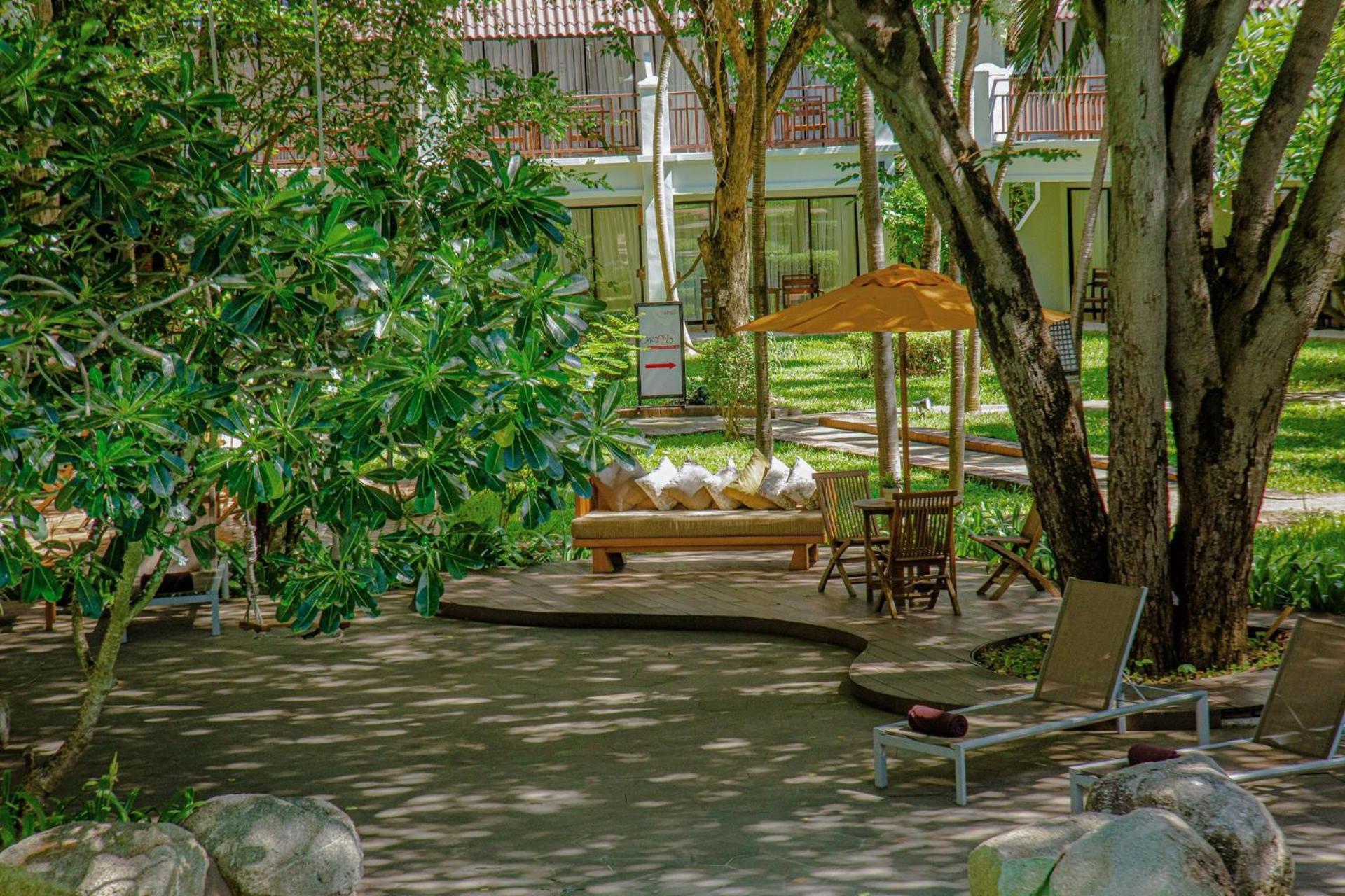 Woodlands Hotel And Resort Паттайя Экстерьер фото