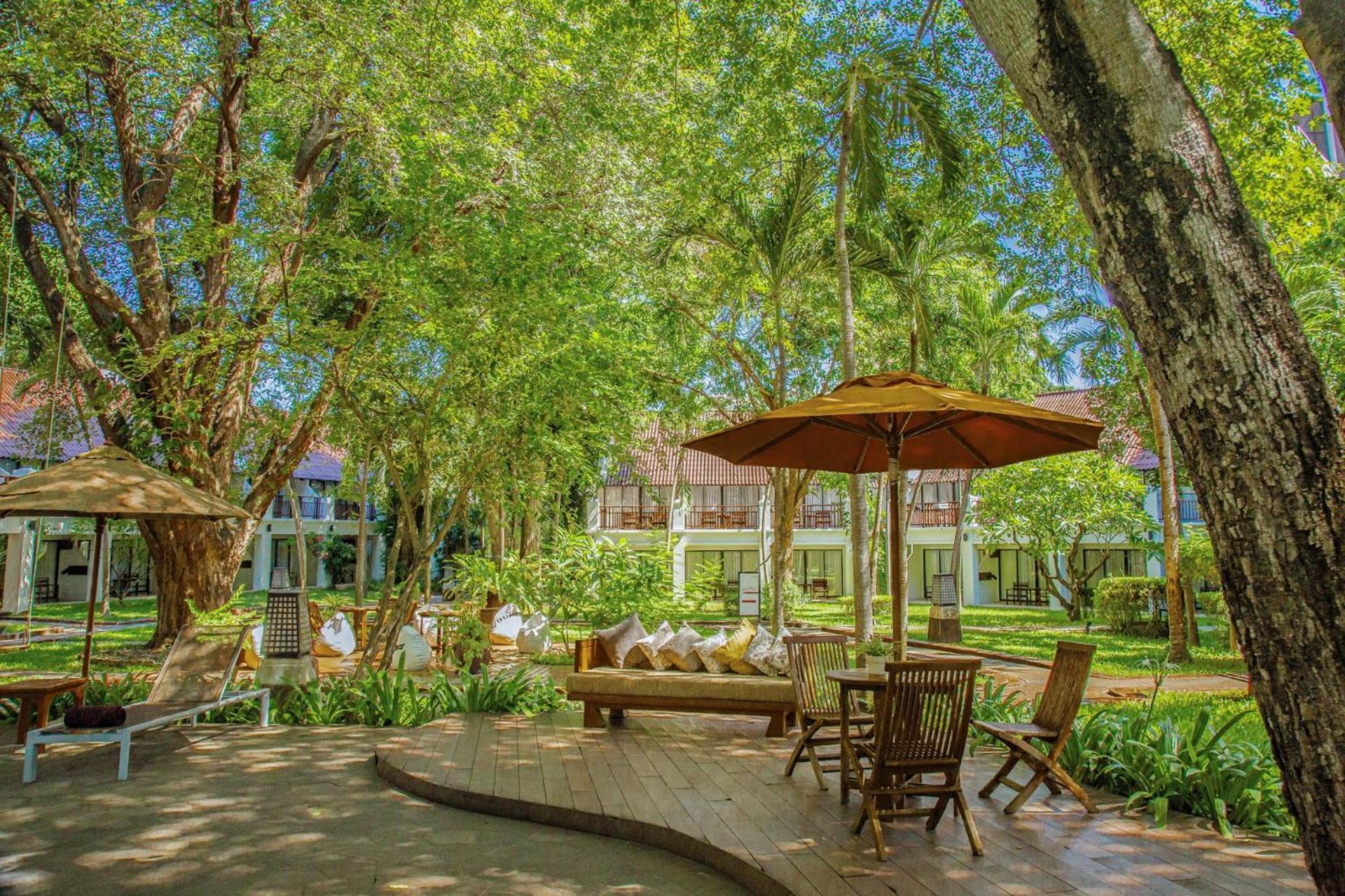Woodlands Hotel And Resort Паттайя Экстерьер фото