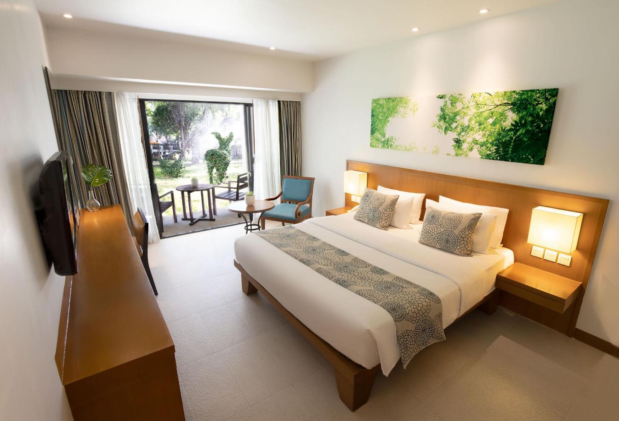 Woodlands Hotel And Resort Паттайя Экстерьер фото